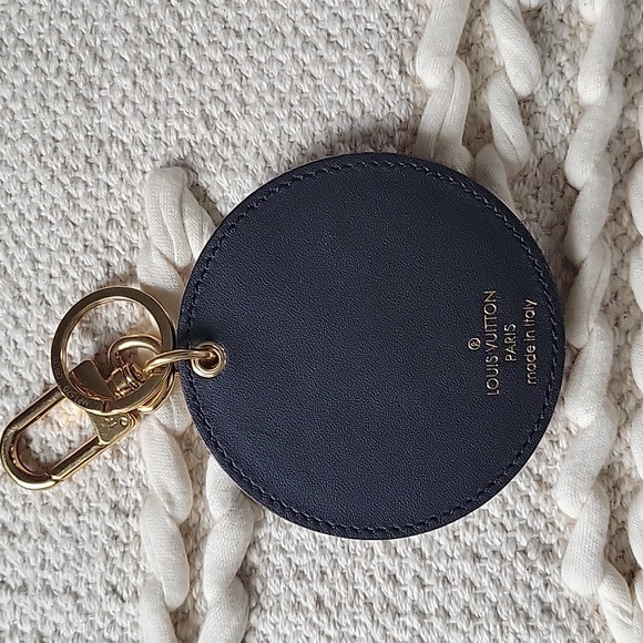 Louis Vuitton White Vernis Nail Polish Keychain Holder - Picture 3 of 6